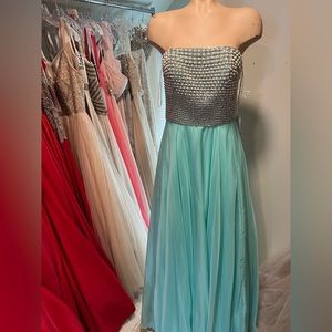 Sherri Hill Dress. Size 14.